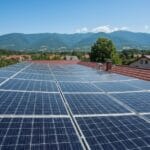 Montaj panouri solare rezidentiale in Brasov: ce sa verifici inainte sa semnezi contractul